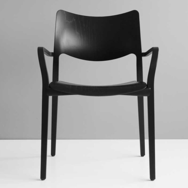 Stuhl "Laclasica" aus Esche schwarz - mit Armlehnen