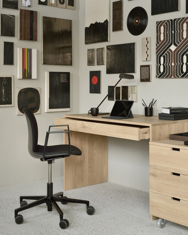 Skandinavischer Designer Schreibtisch mit Schubladen aus Holz | milanari.com