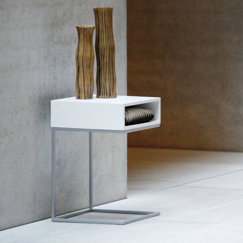 Designer Nachttisch weiß rechteckig Metallfuß | milanari.com